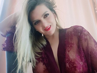 Douceamelia - sexcam