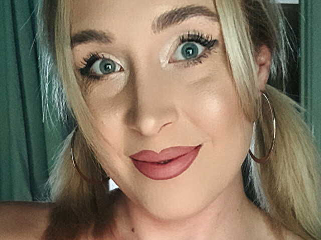 Hornylaura93