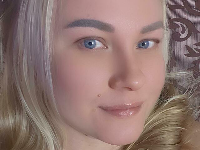 LanaBlonde