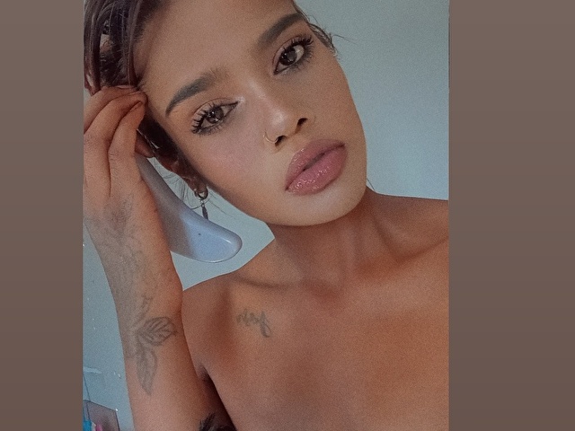 Sexy webcam show met Nala