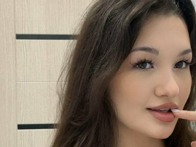 Adelinalove - Sexcam