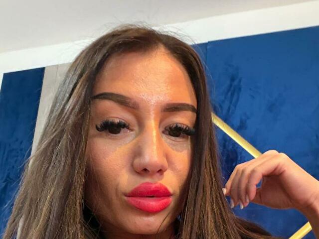 BrunetteB