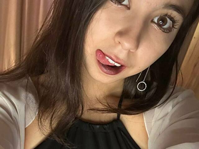 Emily732 - Sexcam